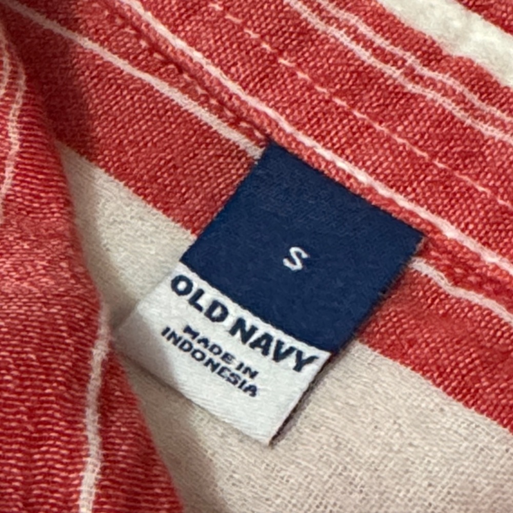 Old Navy Cotton Button Up Shirt-S-Red/White Striped-Notched Sides-Textured EUC - Picture 11 of 15